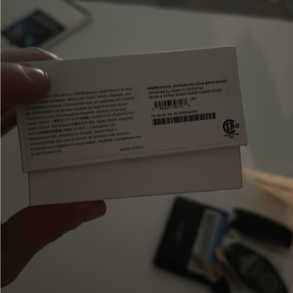 Apple AirPods Pro Box in White
